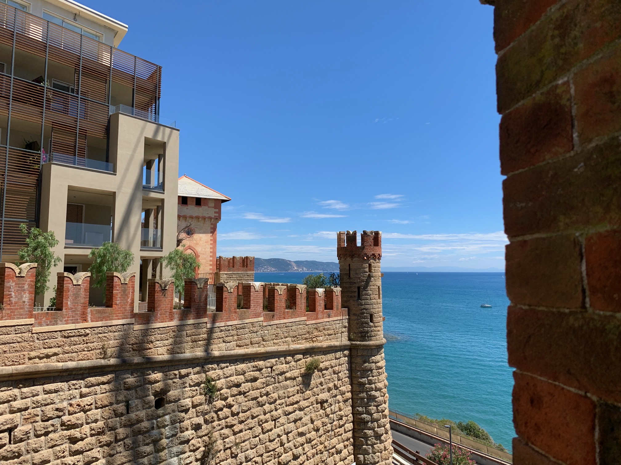 🇮🇹 Castello Borelli 6C: Fronte  Mare e Torre Est con Comfort Moderno