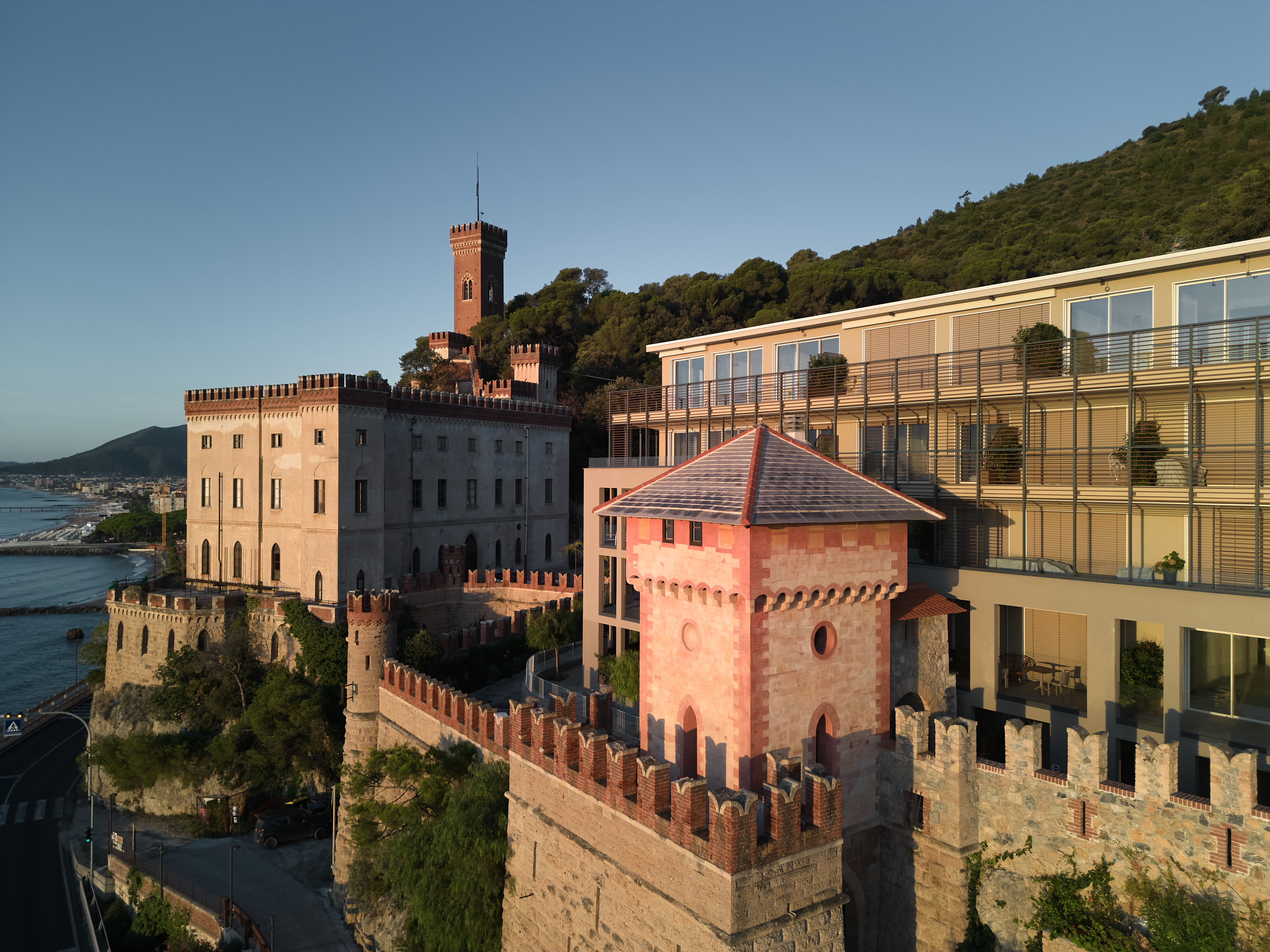 🇮🇹 Castello Borelli 6C: Fronte  Mare e Torre Est con Comfort Moderno